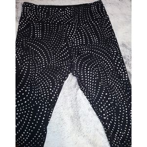 💥3/$15💥Soma Black & White Polka Dotted Leggings